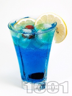 Коктейл Синята Лагуна (Blue Lagoon) - снимка на рецептата